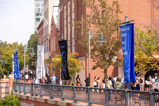 Filistin yanlısı sanat sergisinin yer değişikliğine karşı protesto