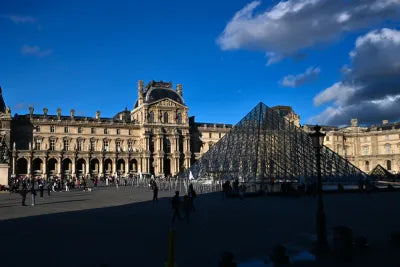 Louvre Müzesinde Bomba İhbarı !