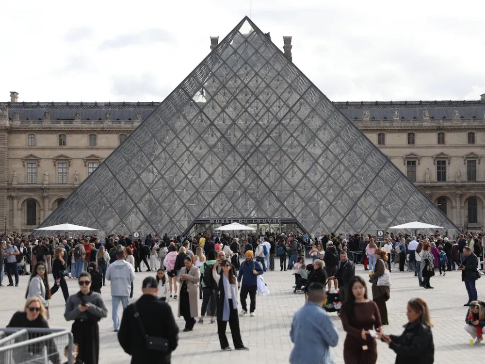 louvre müzesinde kayıp 10 milyon euro