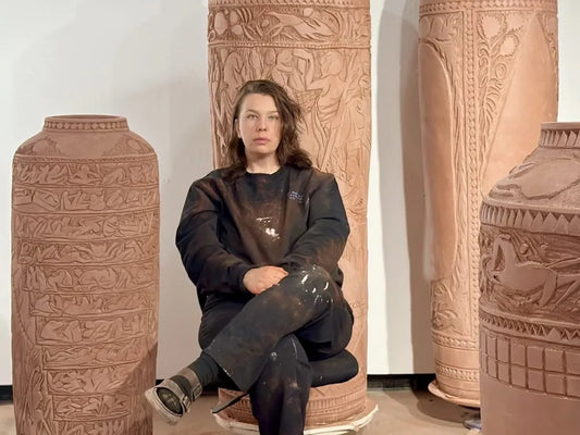 Zengin Natürmortlar ve Oyma Seramikler Sanatçısı Jasmine Little'dan 41 Yaşında  sürpriz veda.