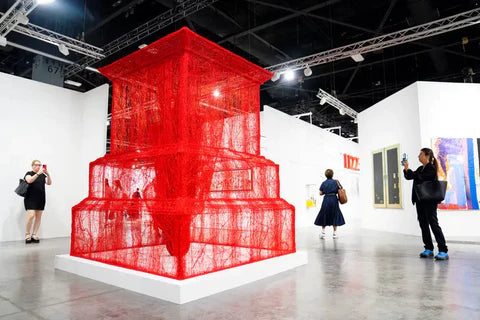 Art Basel'den Miami Beach'e yeni yönetmen !